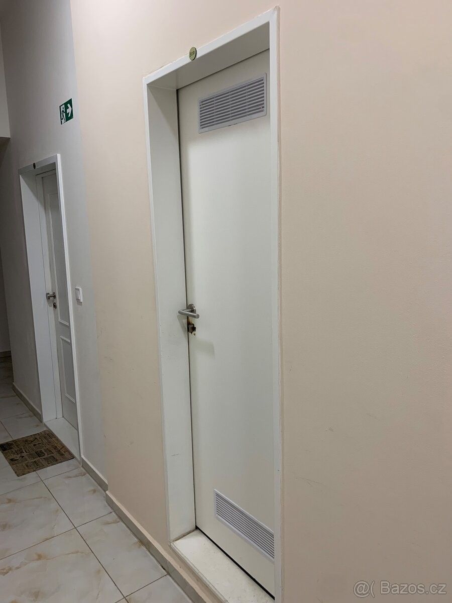 Sklady, Praha, 102 00