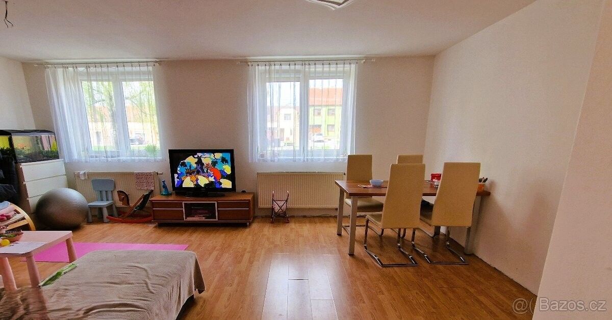 Rodinné domy, Hroznová Lhota, 696 63