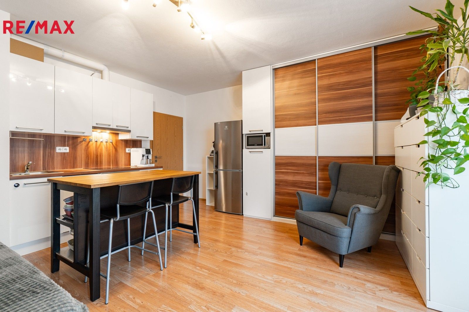 1+kk, Ječná, Hostivice, 32 m²