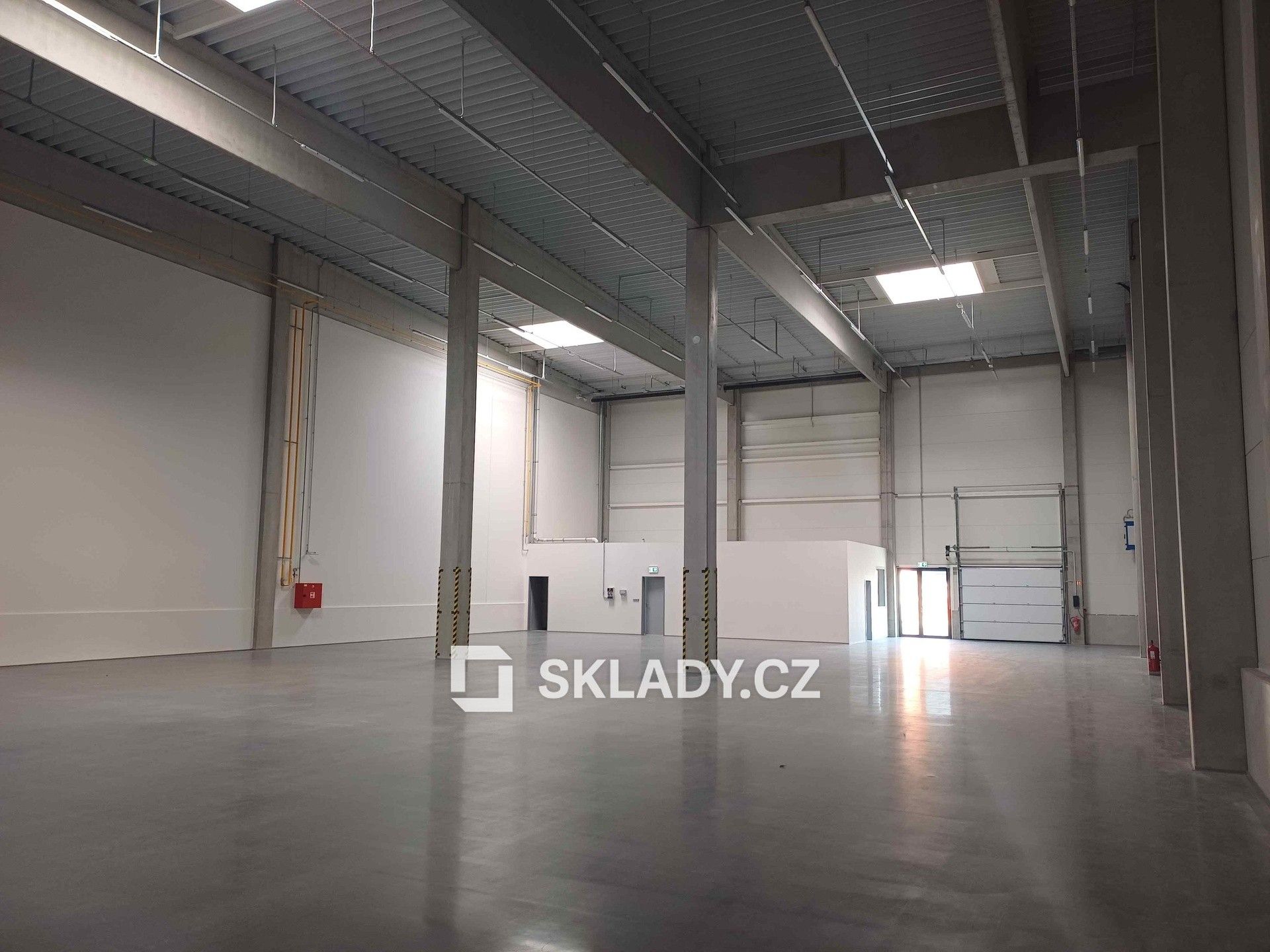 Sklady, V Lučinách, Karlovy Vary Dvory, 1 282 m² - 2