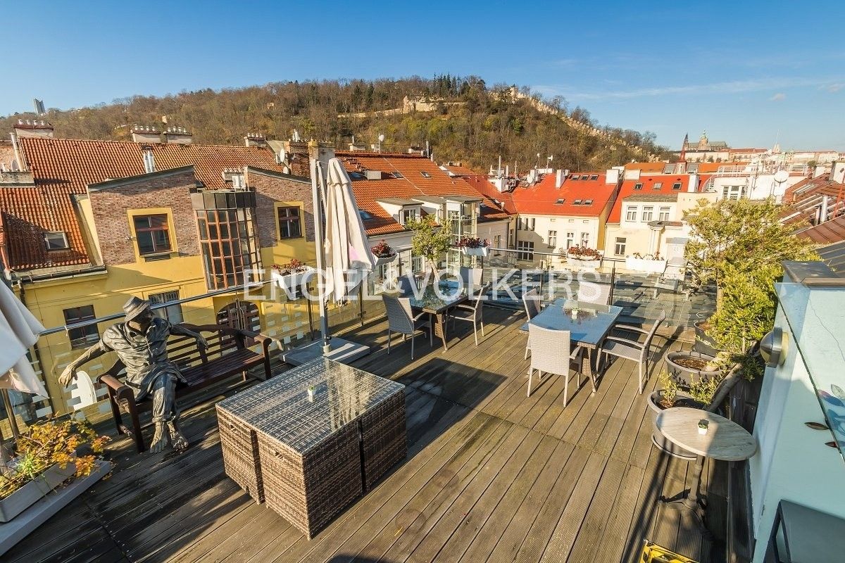 Restaurace · 53 m² · Elišky Peškové 197, Praha Smíchov - 3