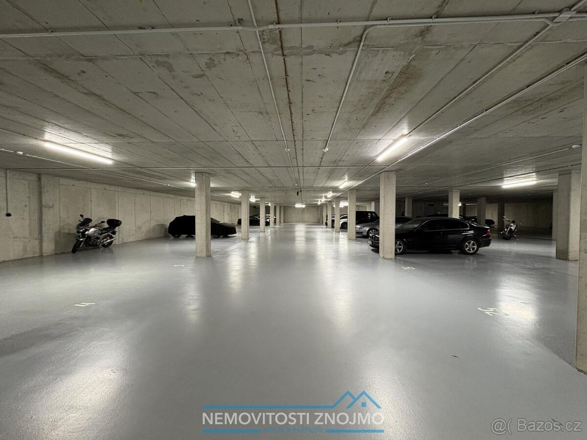 Garáže, Znojmo, 669 02