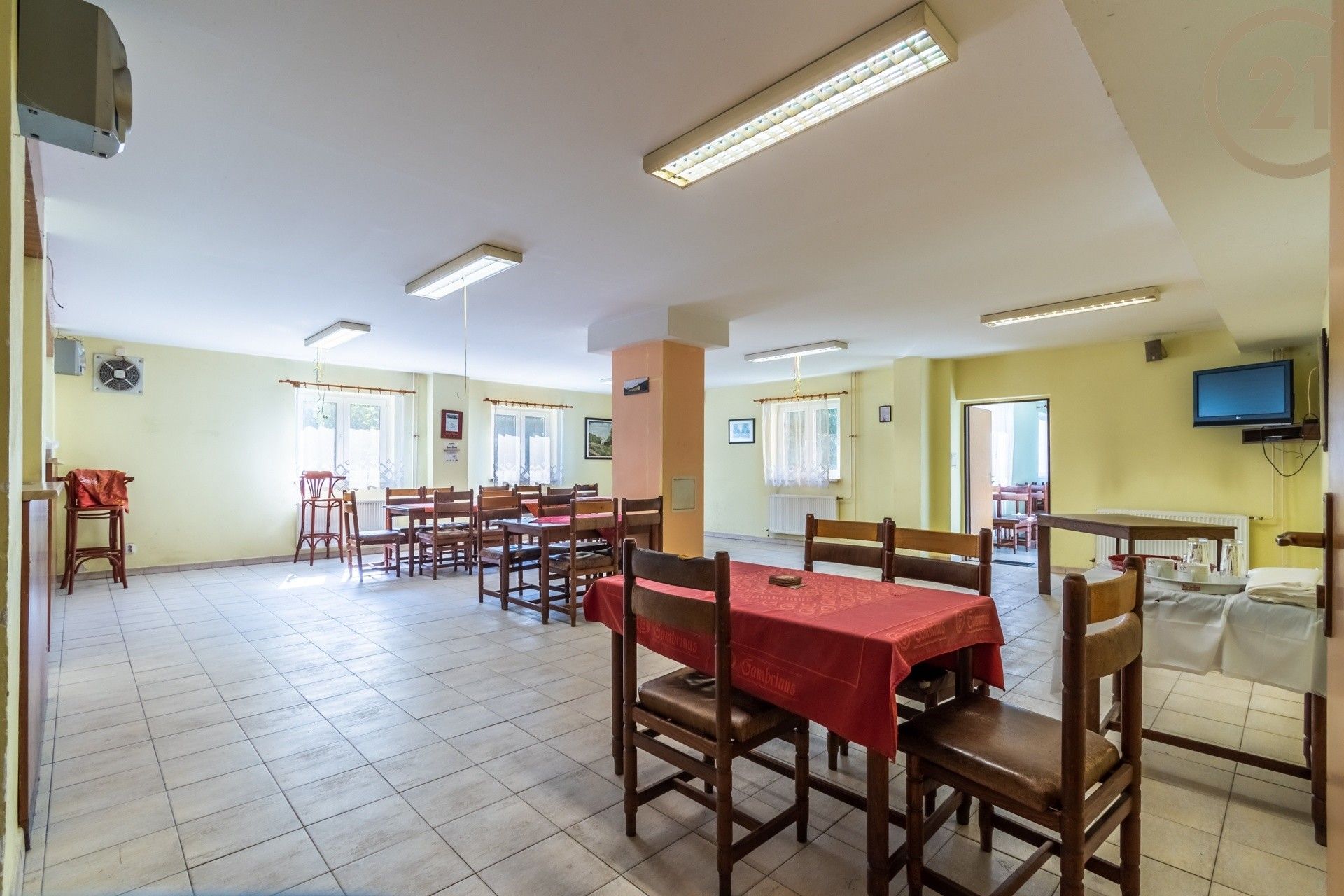 Restaurace, Roztoky, 1 310 m²