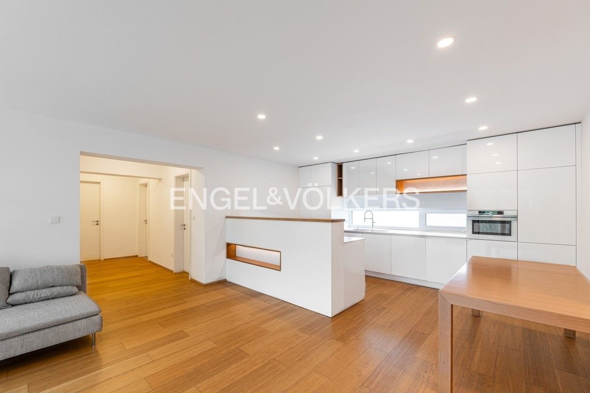 Pronájem byt 4+kk - Ve višňovce, Praha, 126 m²