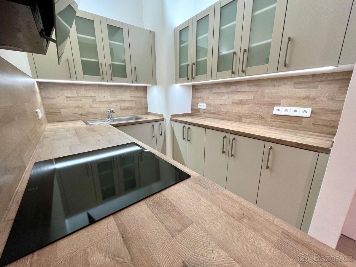 Pronájem byt - Praha, 130 00