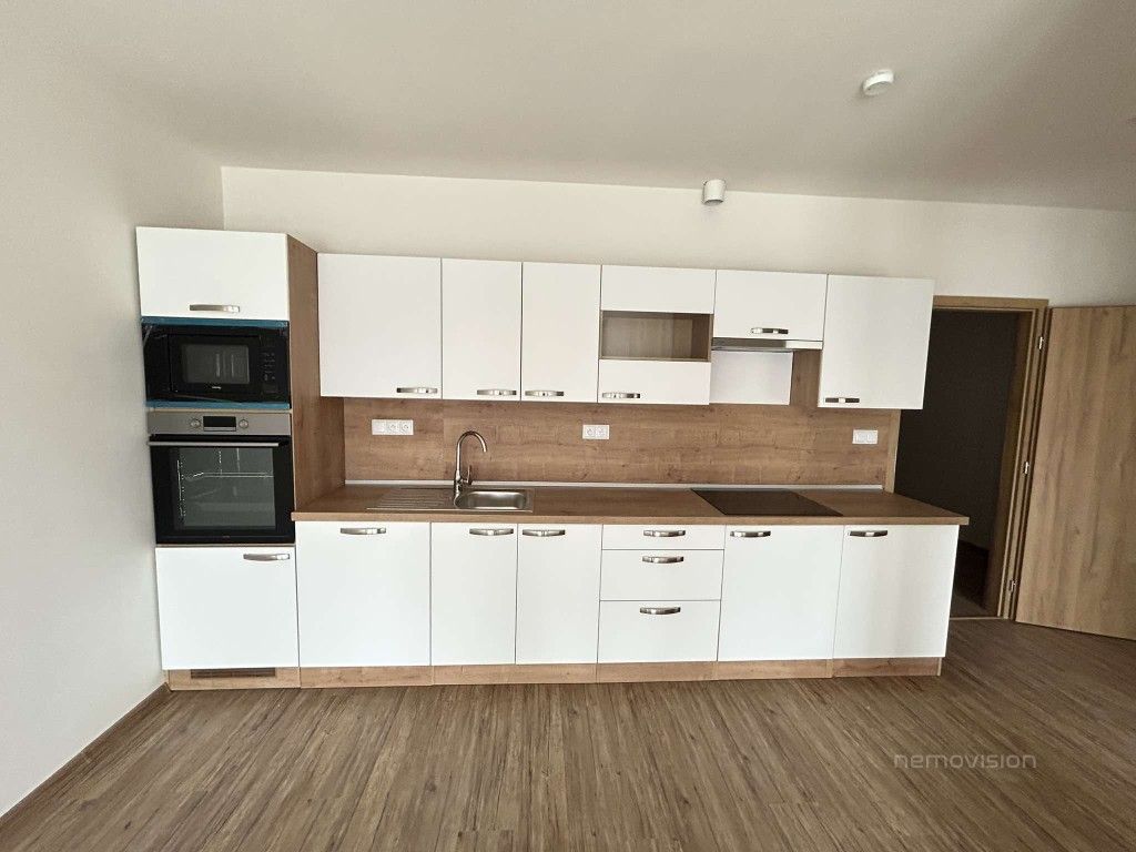 Pronájem byt 2+kk - Vinohradní, Vnorovy, 50 m²