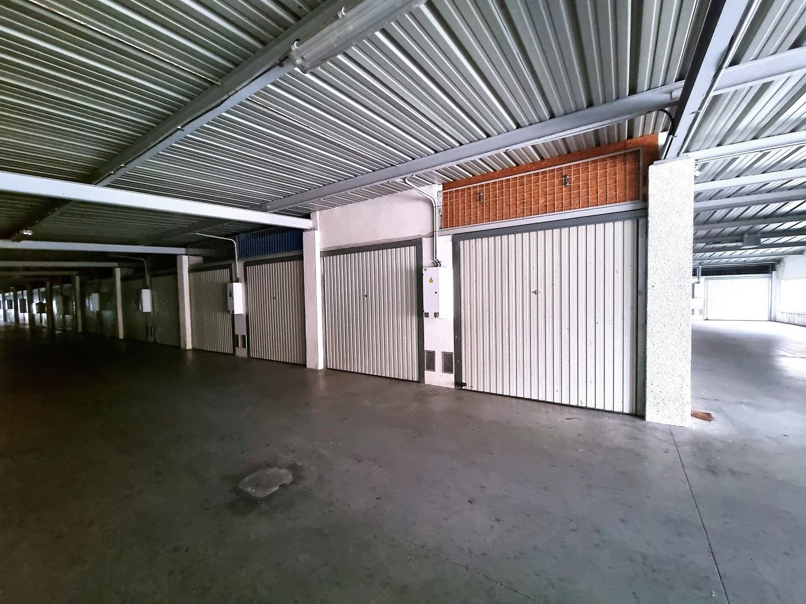 Garáže, N. Frýda, České Budějovice, 17 m²