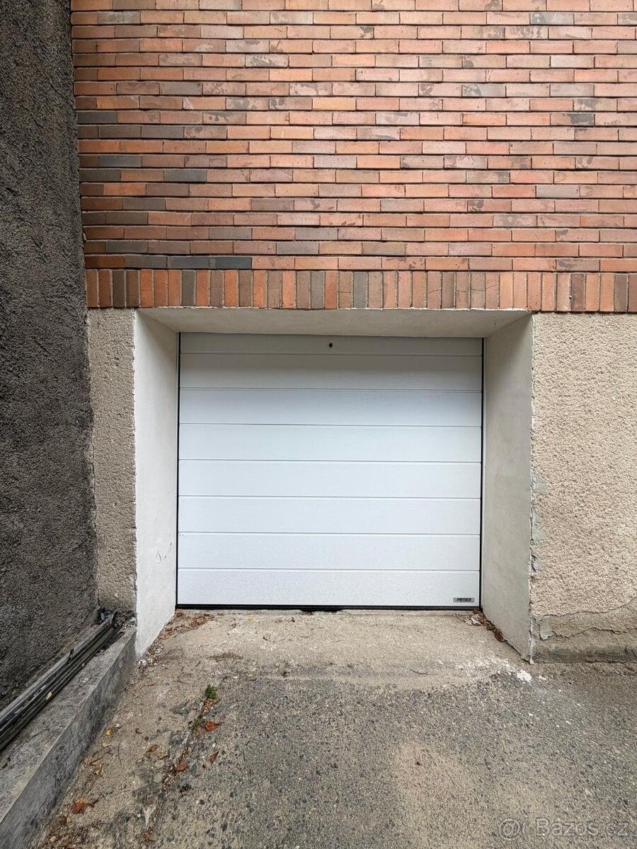 Garáže, Brno, 643 00 - 1