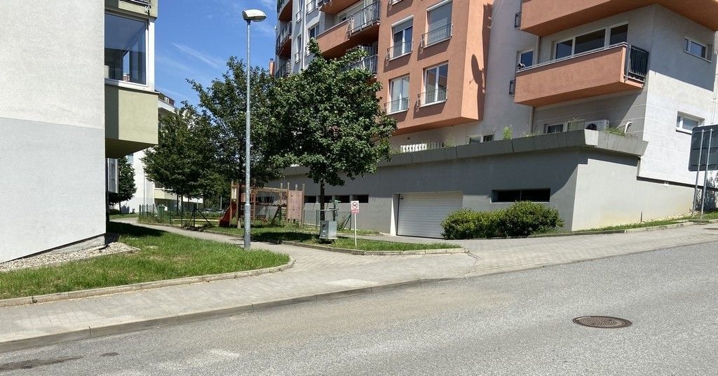 Garáže, Brno, 635 00
