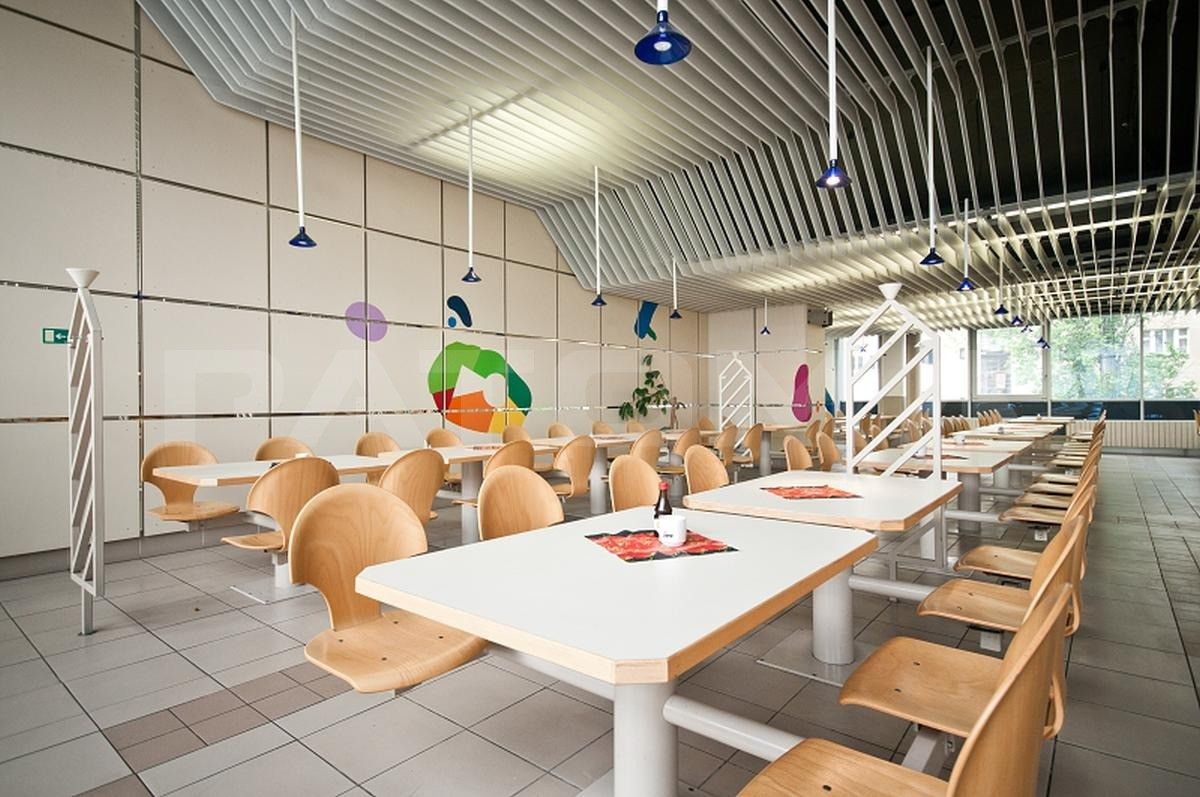 Kancelář · 215 m² · Kubánské náměstí, Praha - 4