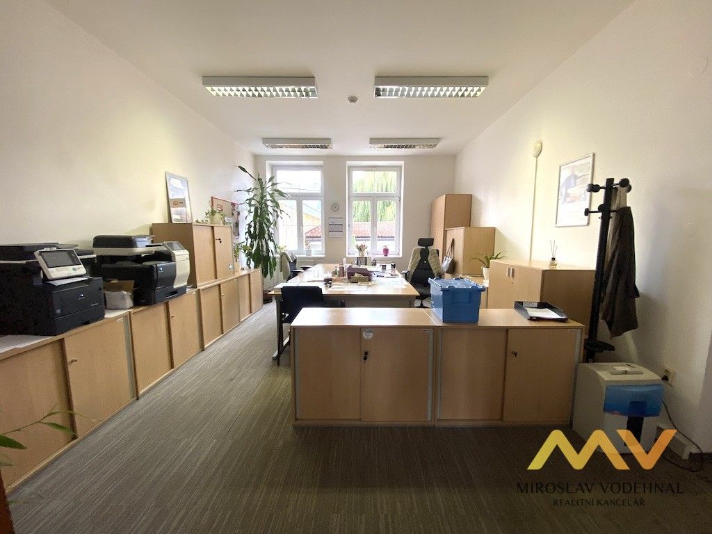 Pronájem kancelář - Československé armády, Hradec Králové, 259 m²