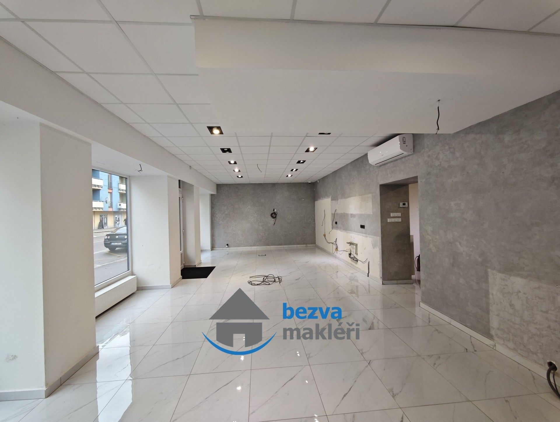 Pronájem obchodní prostory - Jana Palacha, Pardubice, 100 m²