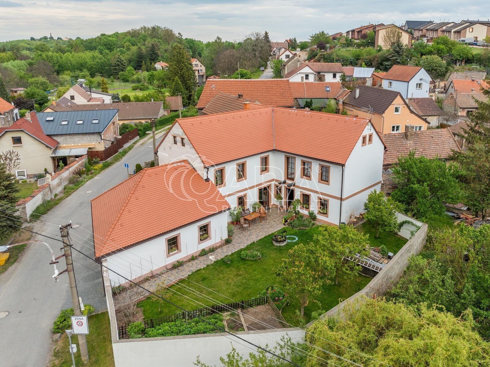 Prodej rodinný dům - V. Moravce, Stehelčeves, 413 m²