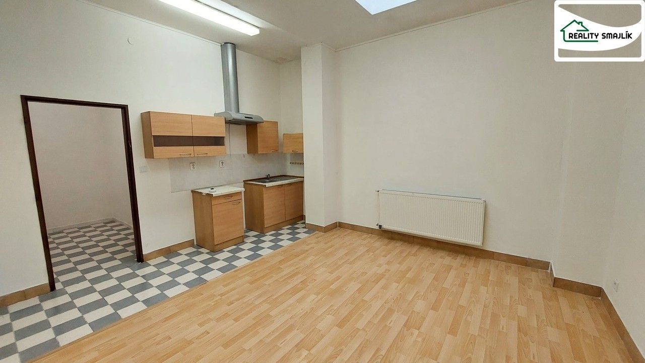 Pronájem byt 1+kk - Joštova, Cheb, 32 m²