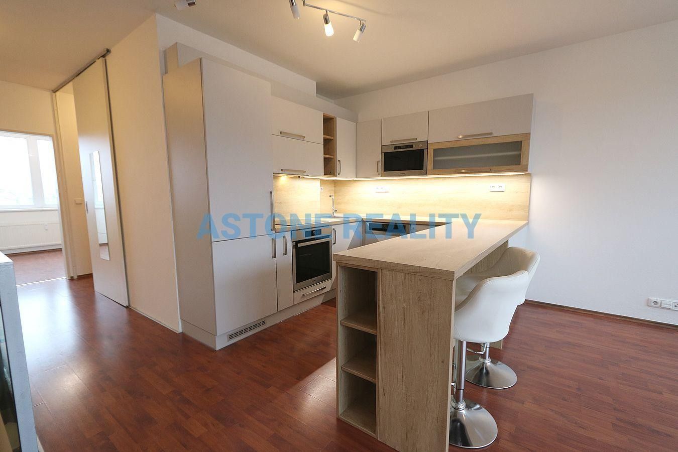 Pronájem byt 2+kk - Skloněná, Praha, 60 m²