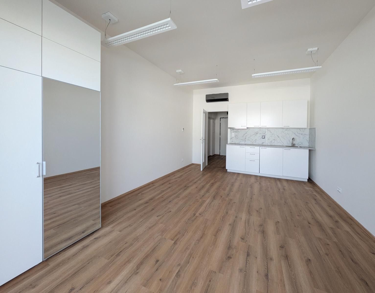Kancelář · 29 m² · Komárovská,Komárov - 4