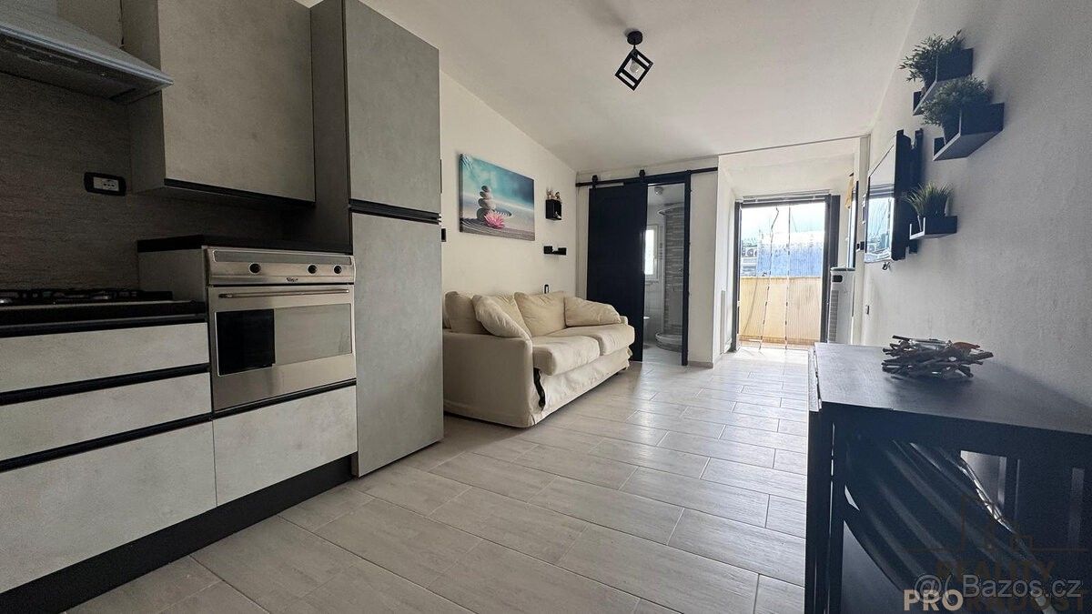 Byty, 987 66, Zahraničí