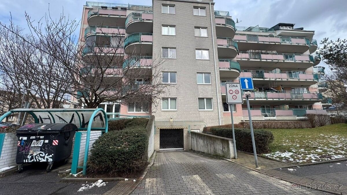 Garáže, Praha, 100 00