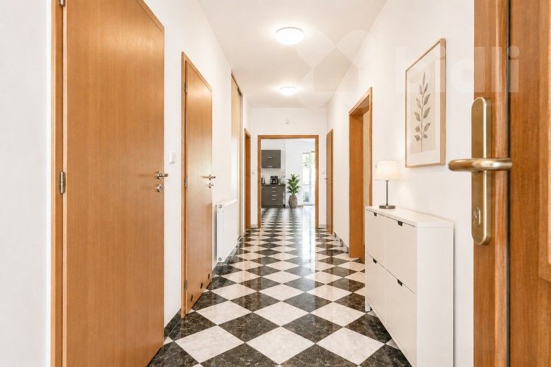 Prodej rodinný dům - Pod Karlovarskou silnicí 1086, Praha Ruzyně, 220 m² - 5