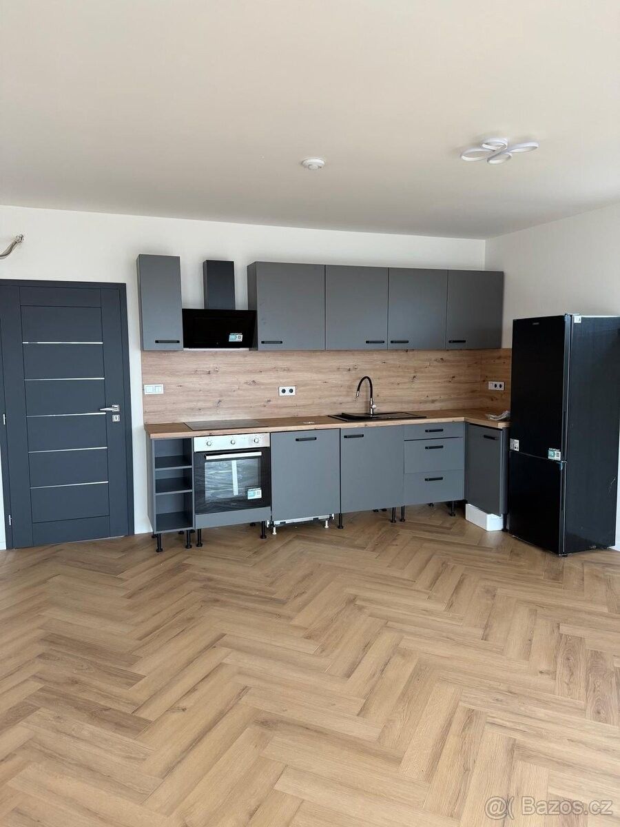 Pronájem rodinný dům - Kladno, 272 04