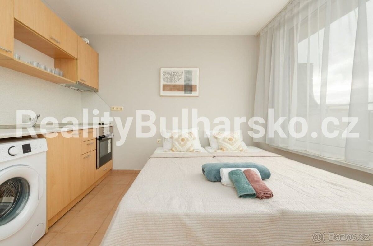 Byty, 987 66, Zahraničí