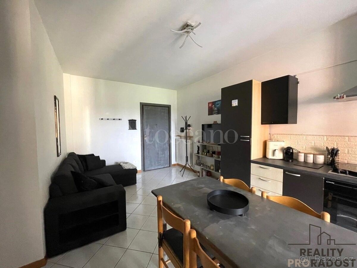 Byty, 987 66, Zahraničí