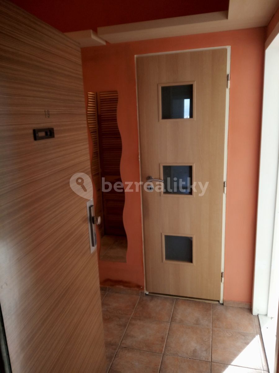 1+kk, Květnového vítězství, Praha - Háje, 30 m² - 2