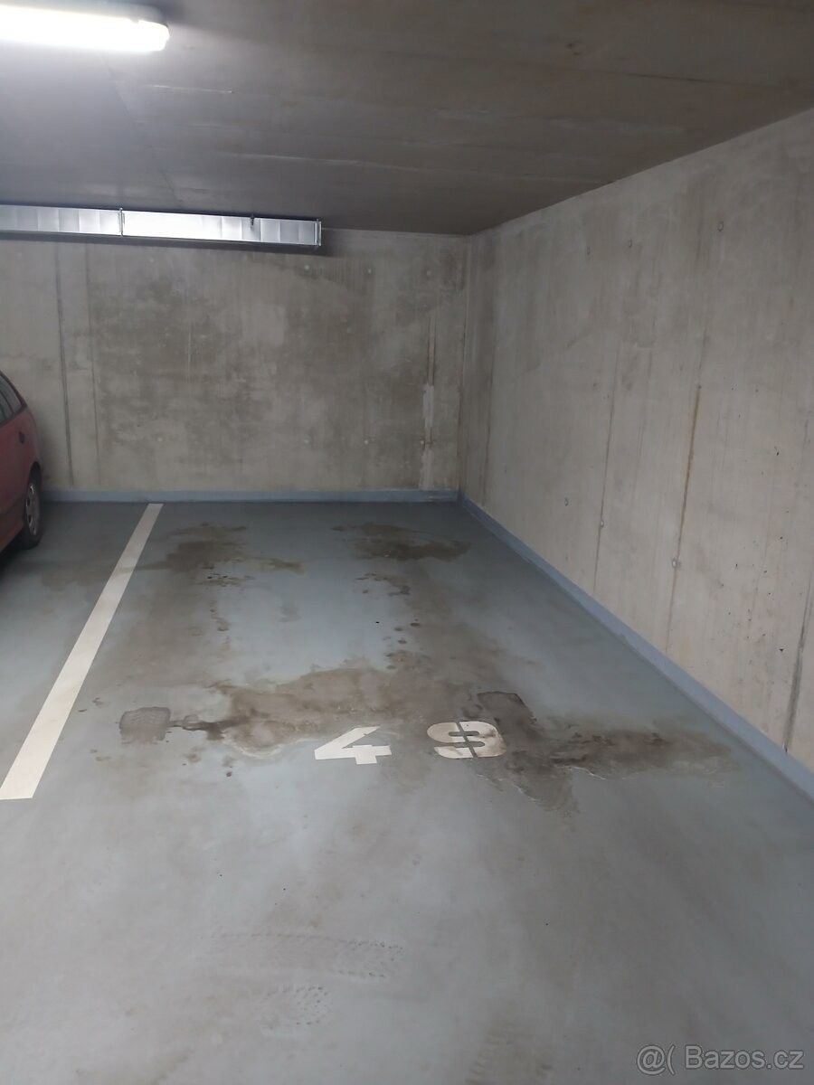 Garáže, Praha, 196 00