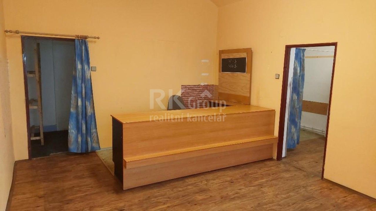 Obchodní prostory, Komenského náměstí, Slaný, 30 m²