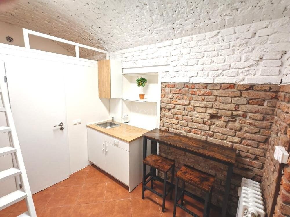 Byt · 17 m² · Jagellonská, Praha - 3