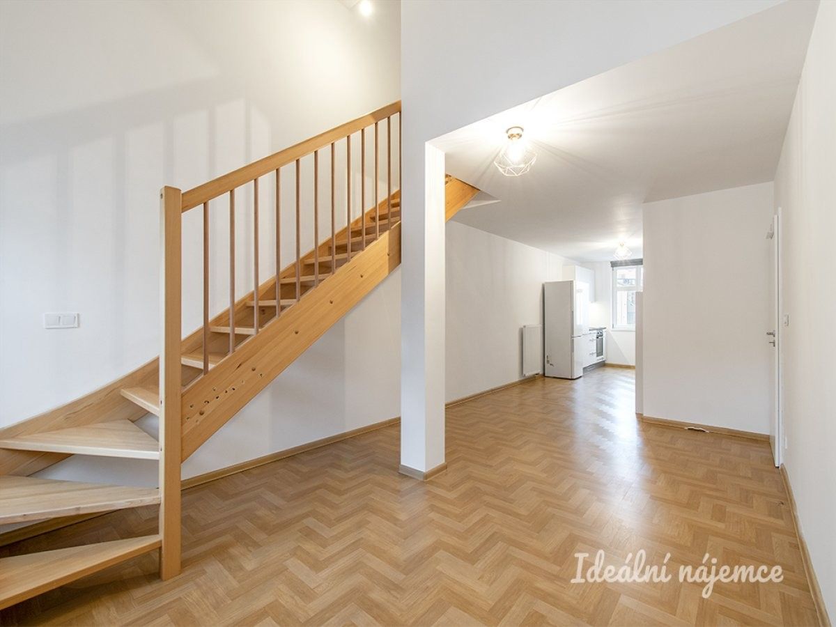 3+kk, Rumunská, Praha, 83 m²