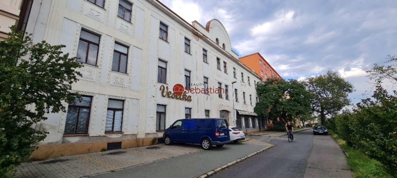 Garáže, Hlaváčova, Pardubice, 12 m² - 1