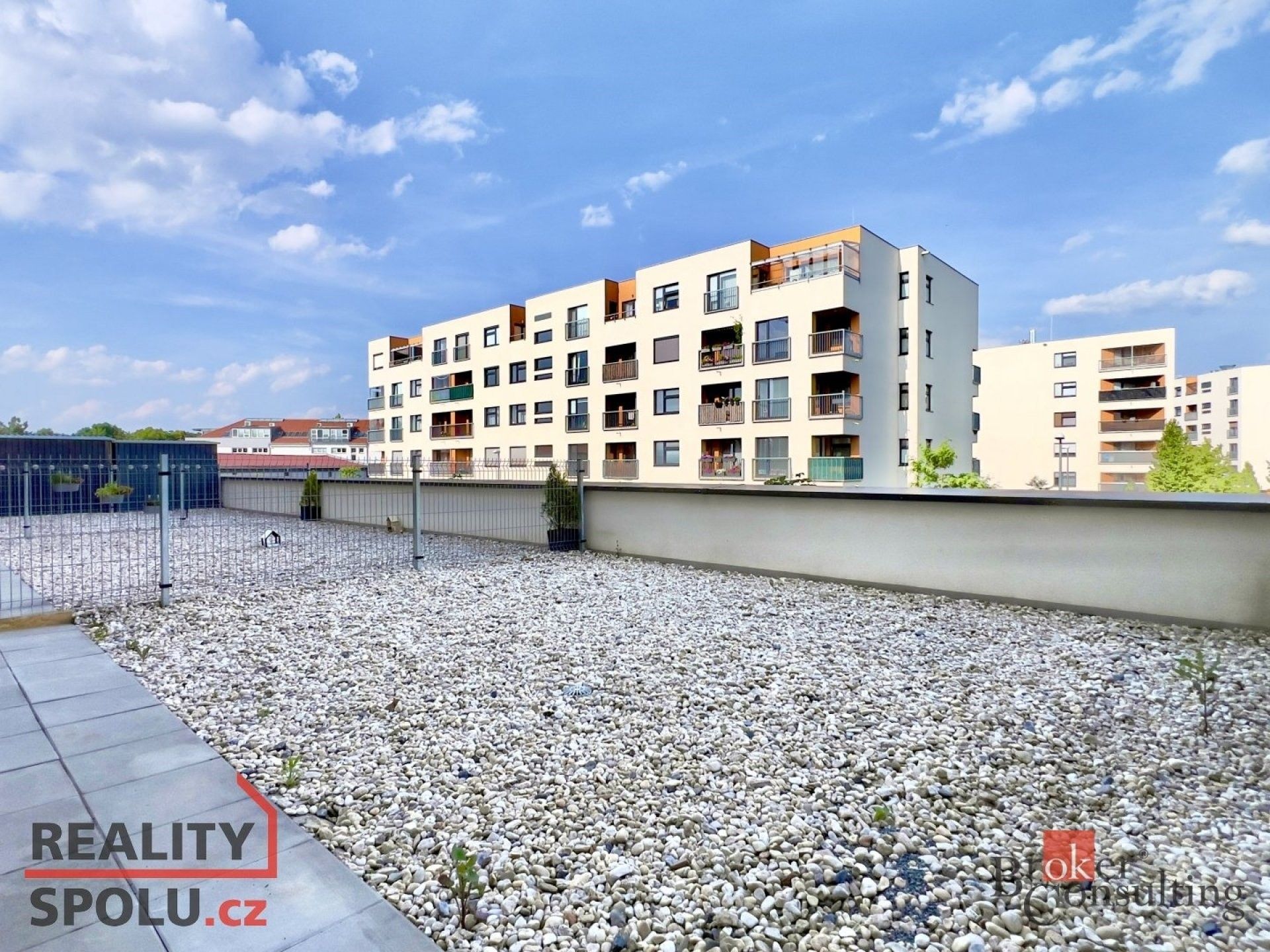 Pronájem byt 2+kk - Karla Guta, Praha, 37 m²