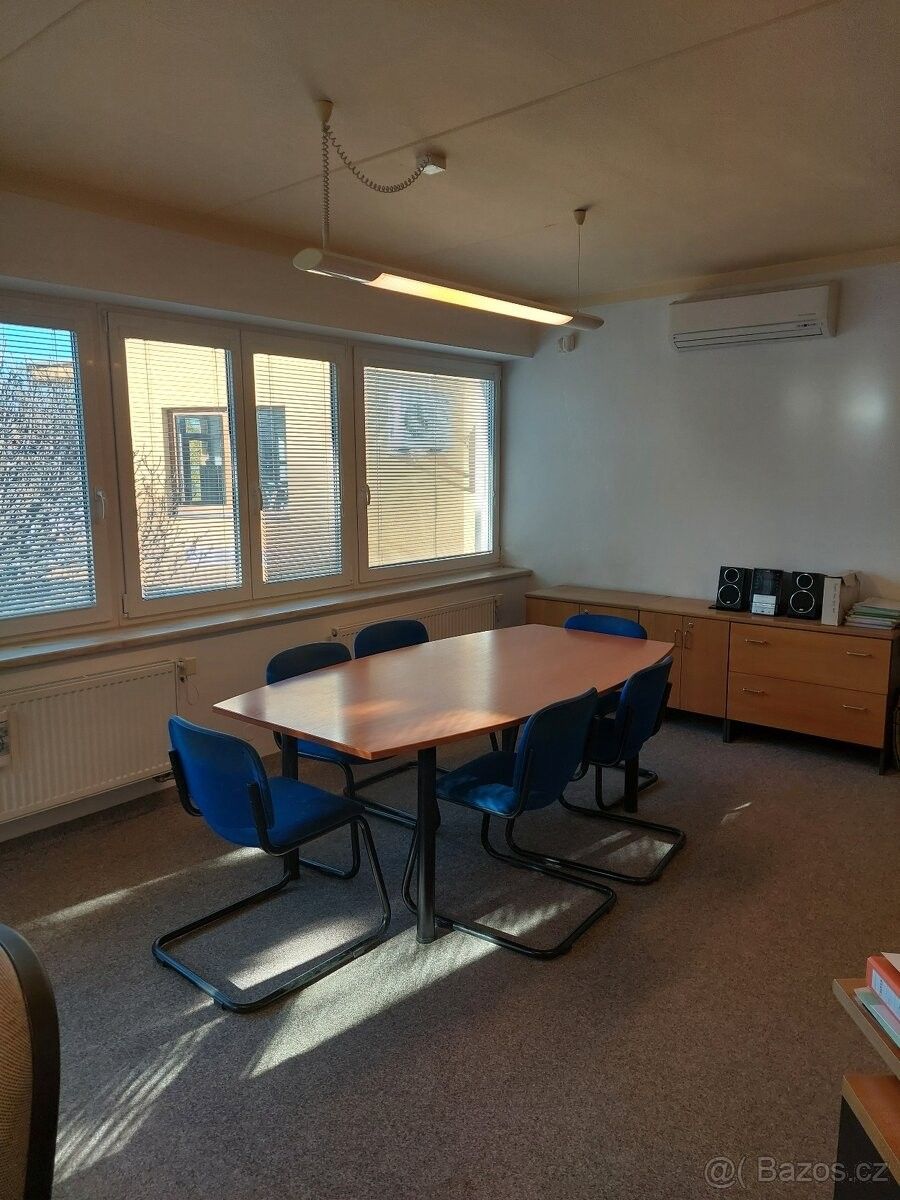 Pronájem kancelář - Kyjov, 697 01