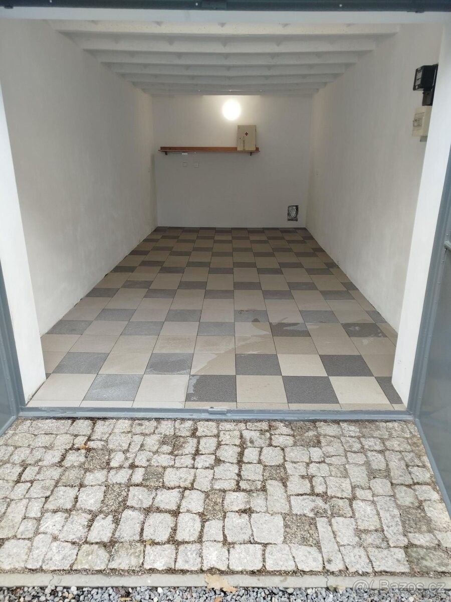 Pronájem garáž - Chvaletice, 533 12