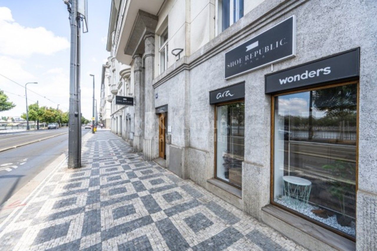 Obchodní prostory · 120 m² · Rašínovo nábřeží, Praha - 3