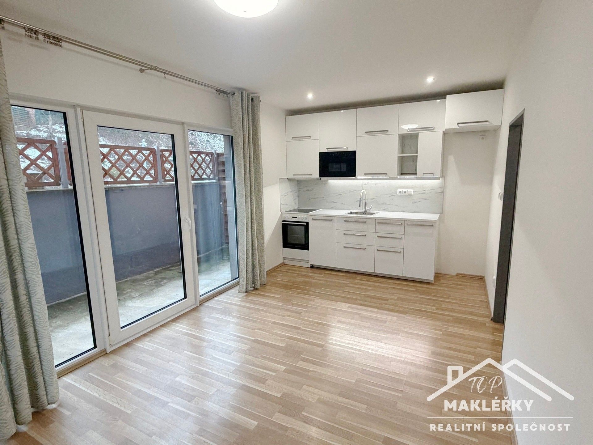 Pronájem byt 2+kk - Pobřežní, Kutná Hora, 36 m²