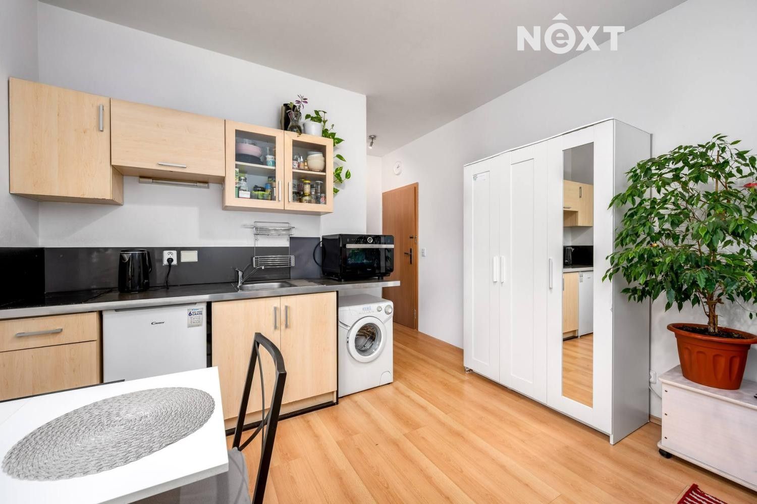 1+kk, Revoluční, Šestajovice, 17 m²