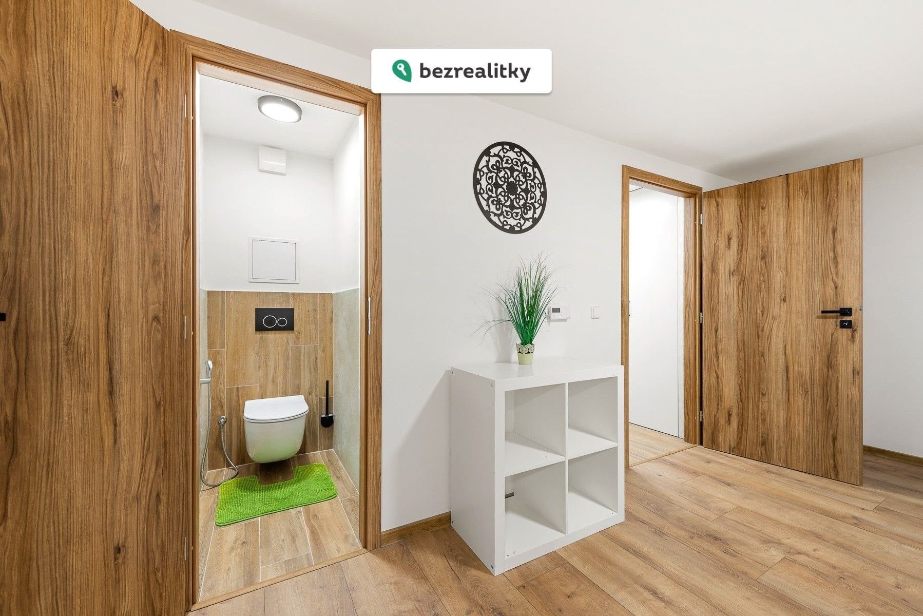 Prodej komerční - Na Hřebenkách, Praha, 47 m²