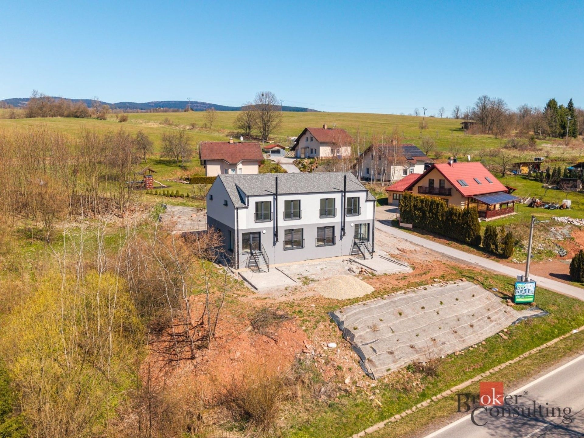 Rodinné domy, Mladé Buky, 264 m² - 1