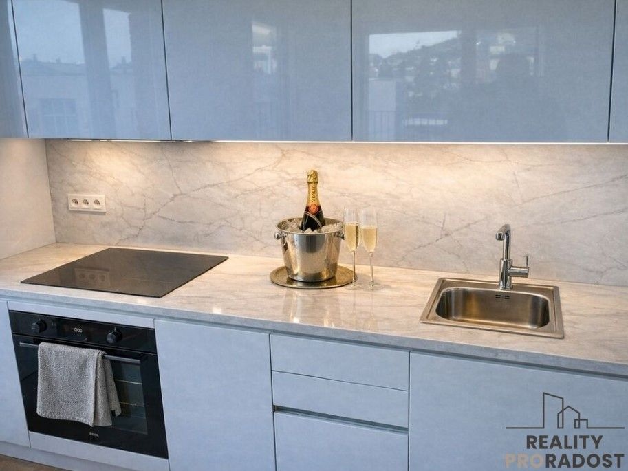 Pronájem byt - Praha, 160 00