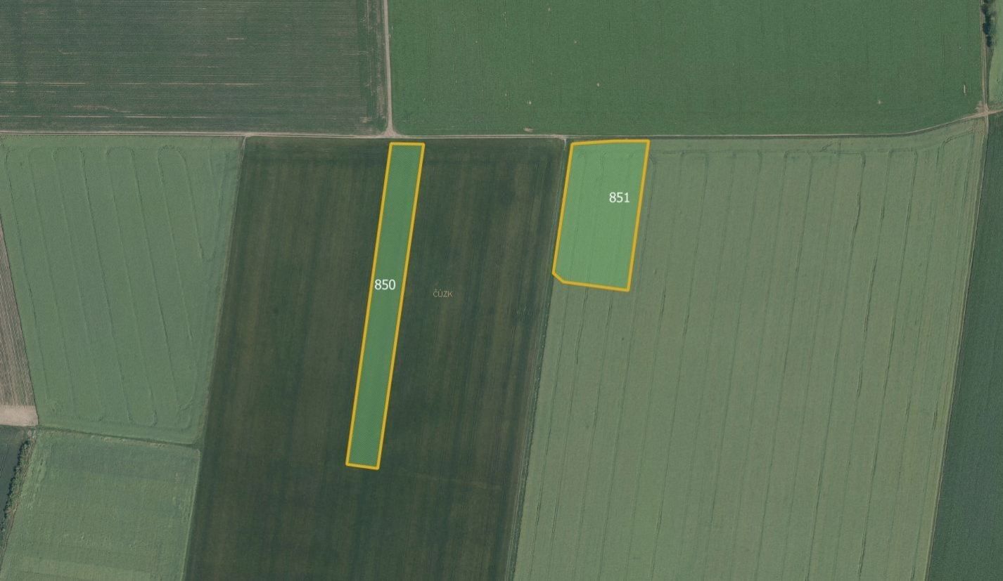 Zemědělské pozemky, Ústín