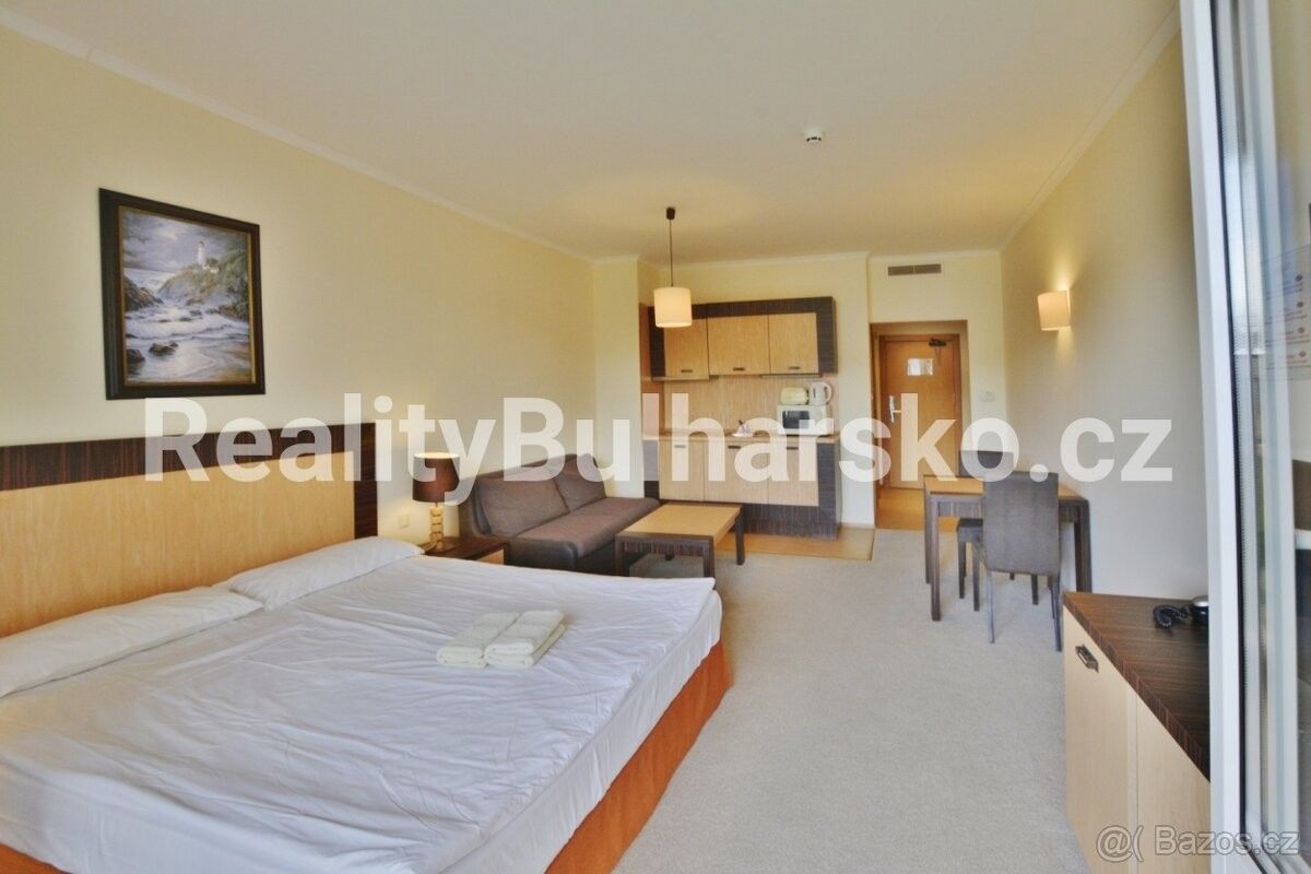 Byty, 987 66, Zahraničí