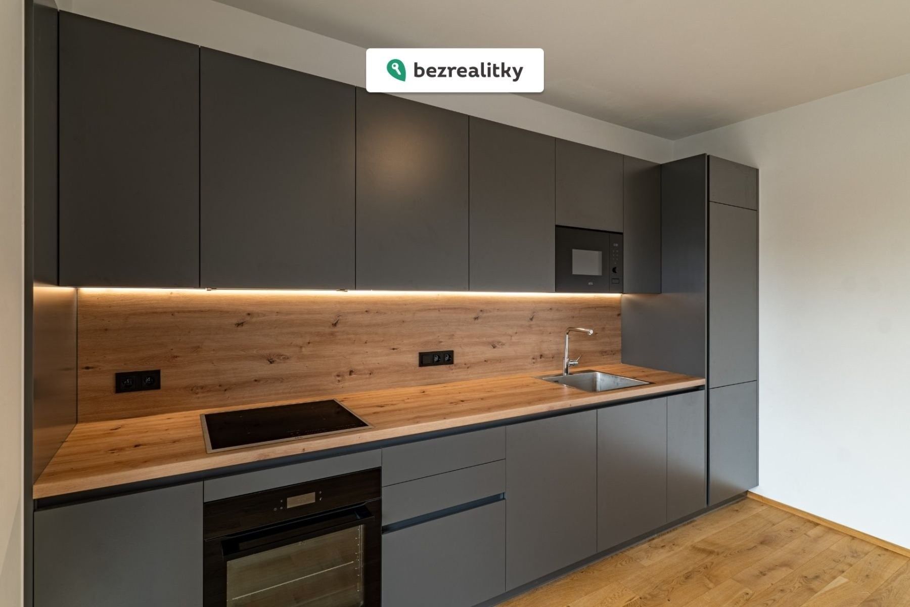 Prodej byt 2+kk - Sokolova 719, Praha, 62 m²