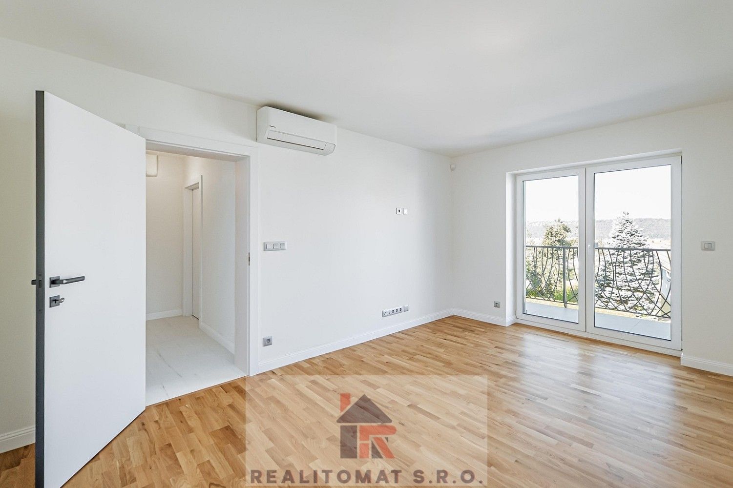 Pronájem byt 4+kk - Pod lesem, Praha 4 - Komořany, 343 m² - 5