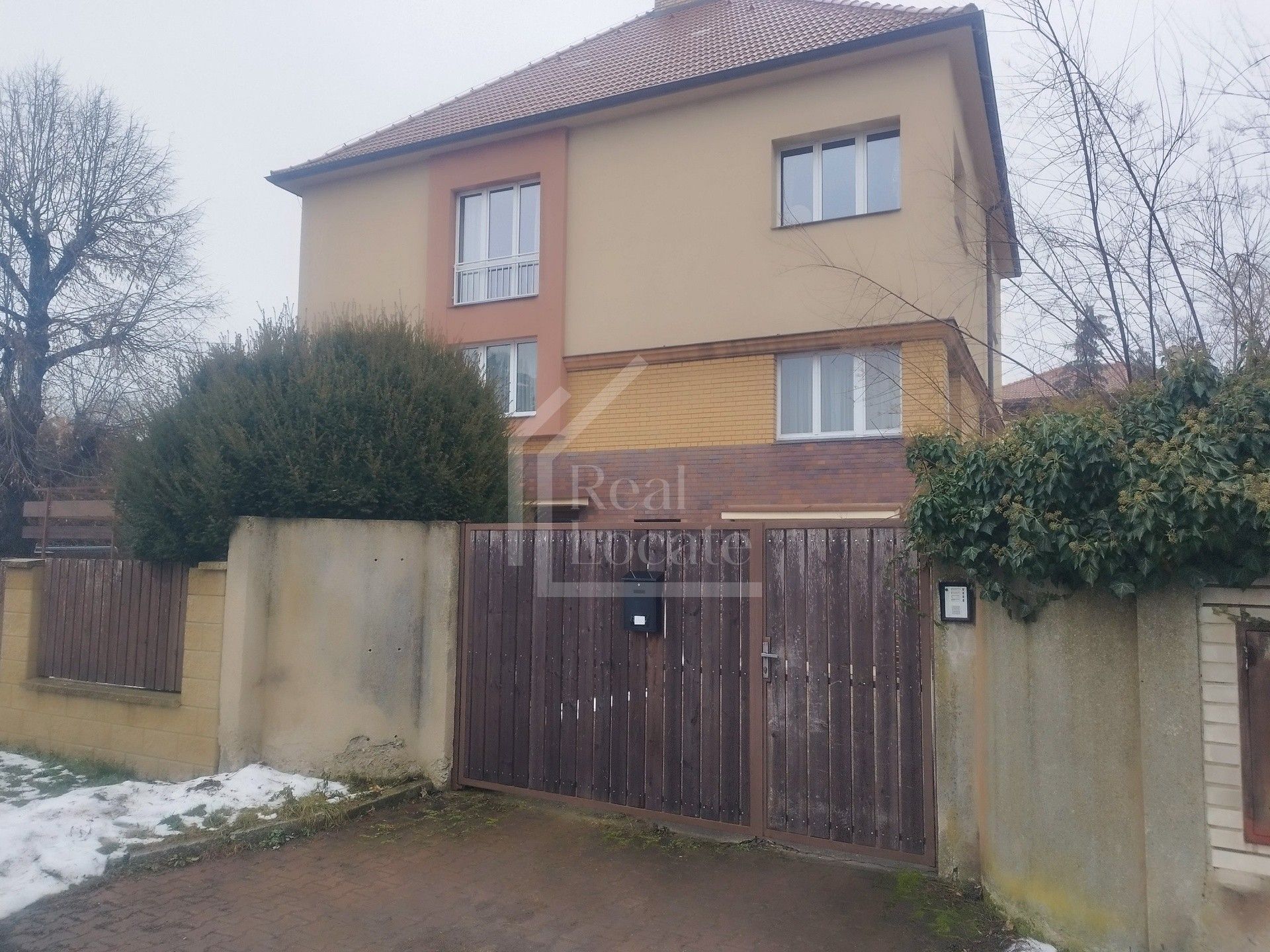 Pronájem byt 1+1 - Mašatova, Praha, 35 m²