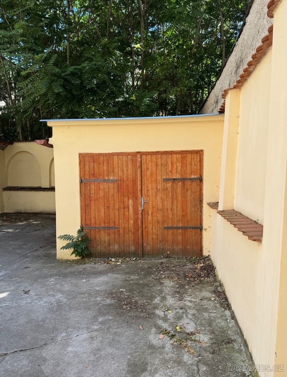 Garáž