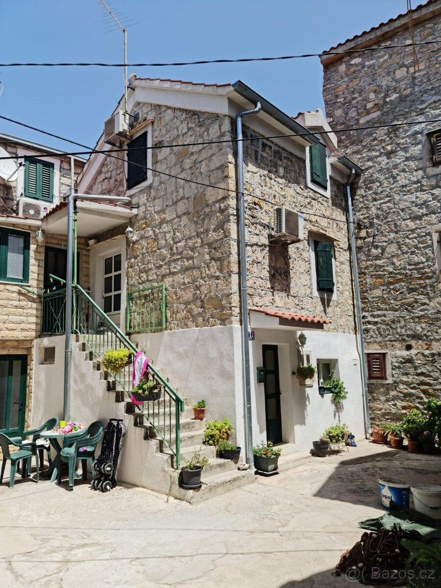 Rodinné domy, 987 66, Zahraničí