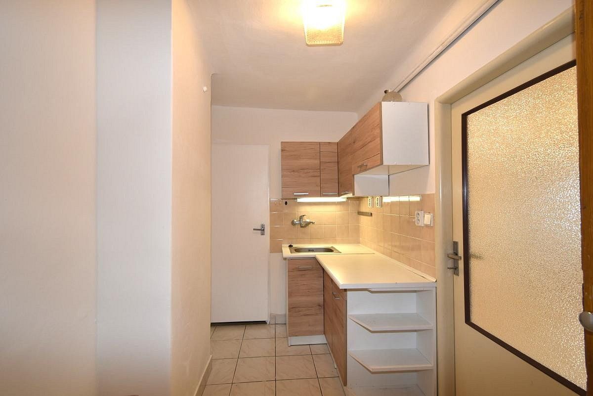 Pronájem byt 1+kk - Průběžná, Praha 10 - Strašnice, 36 m² - 5