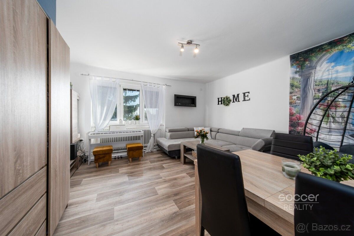 Byty, Dobrovice, 294 41